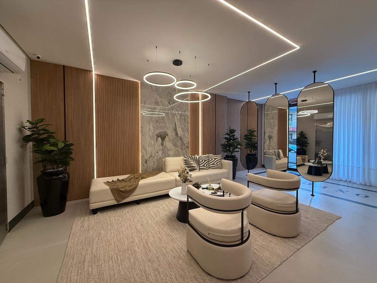 Apartamento à venda no Meia Praia: 