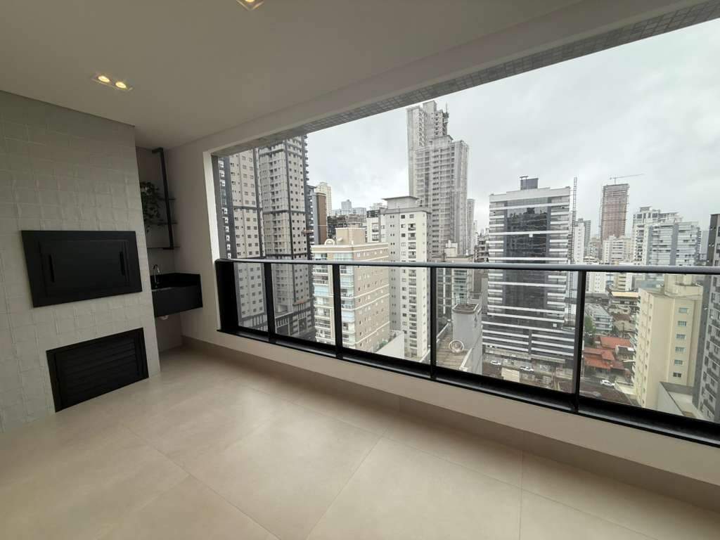 Apartamento à venda no Meia Praia: 