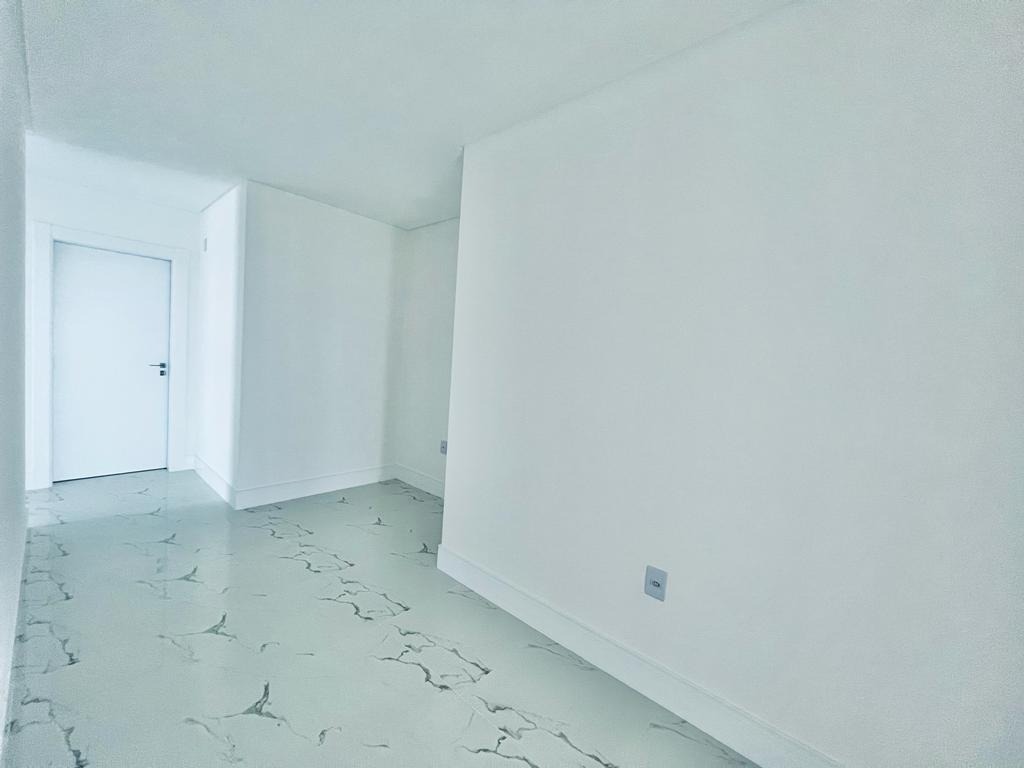 Apartamento à venda no Meia Praia: 