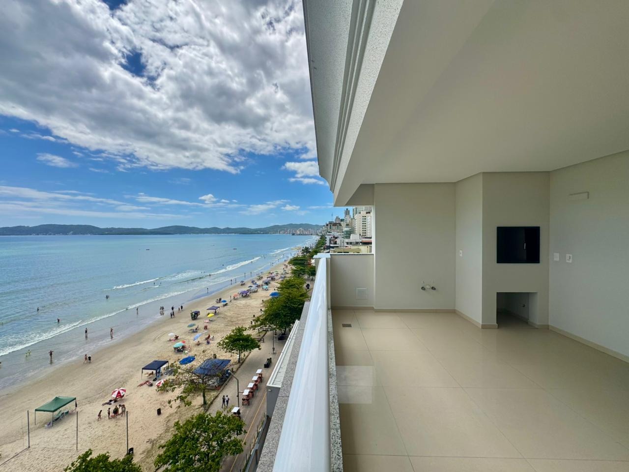 Apartamento à venda no Meia Praia: 