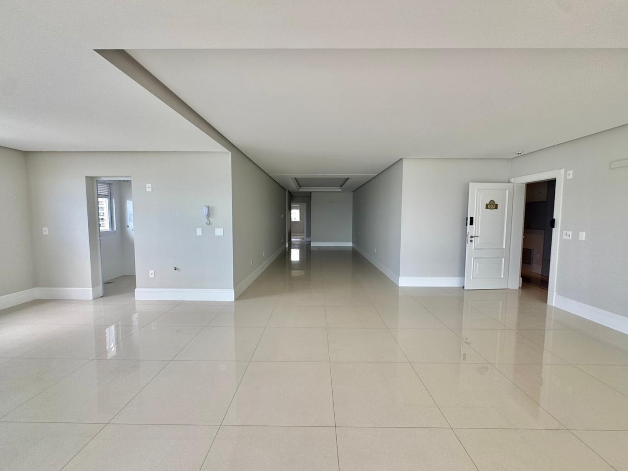 Apartamento à venda no Meia Praia: 