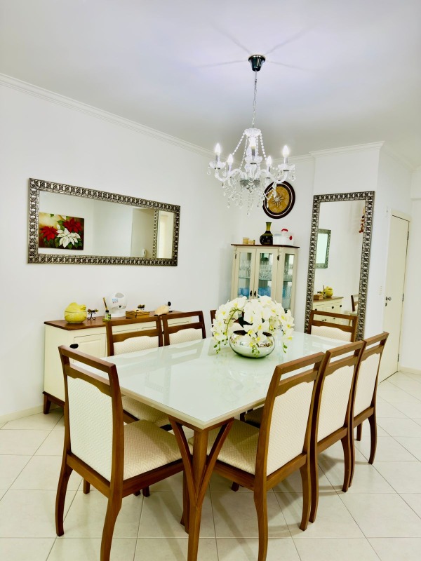 Apartamento à venda no Meia Praia: 