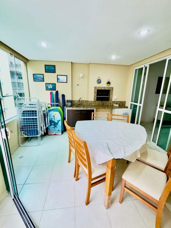 Apartamento à venda no Meia Praia: 