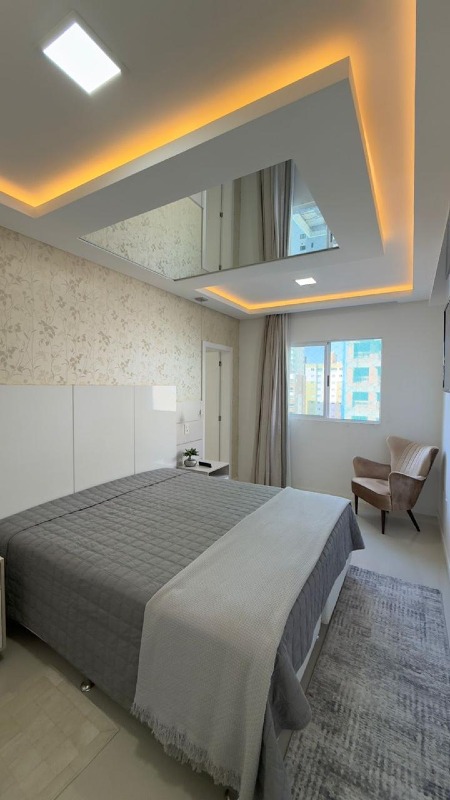 Apartamento à venda no Meia Praia: 