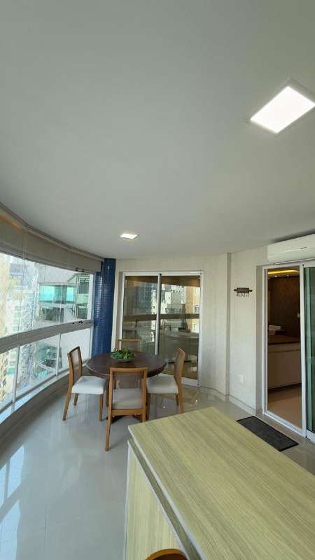 Apartamento à venda no Meia Praia: 