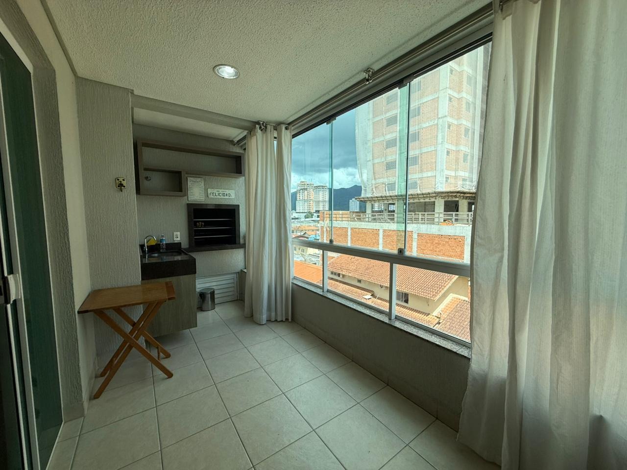 Apartamento à venda no Meia Praia: 