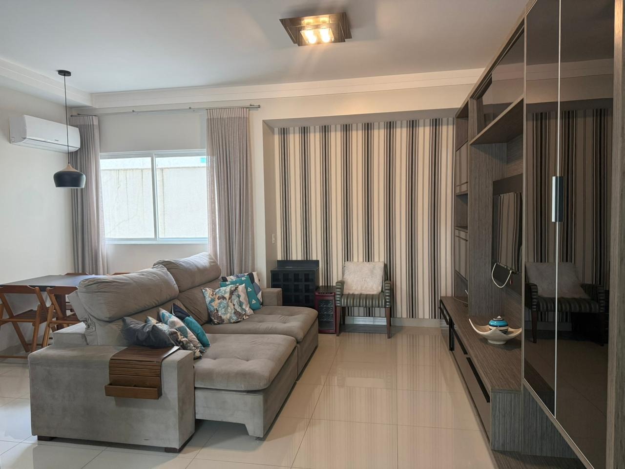 Apartamento à venda no Meia Praia: 