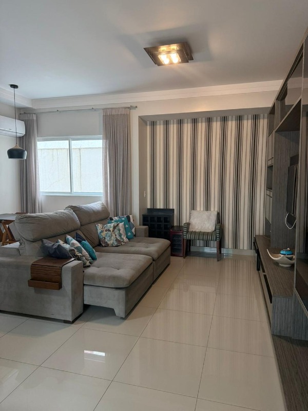 Apartamento à venda no Meia Praia: 