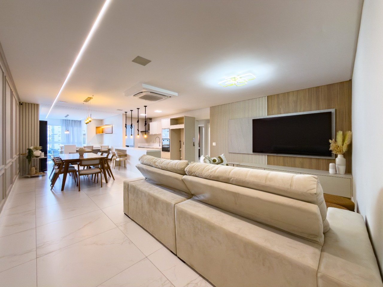 Apartamento à venda no Meia Praia: 