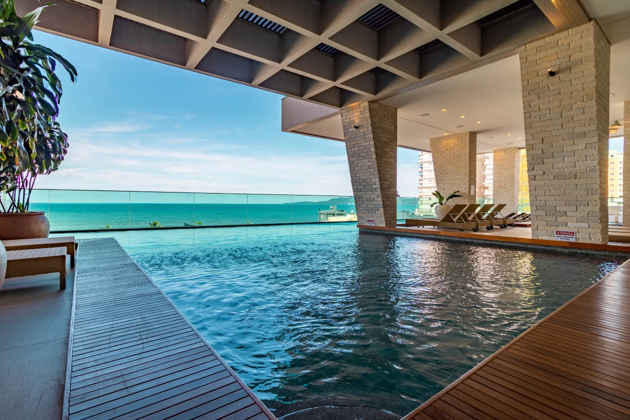 Apartamento à venda no Meia Praia: 