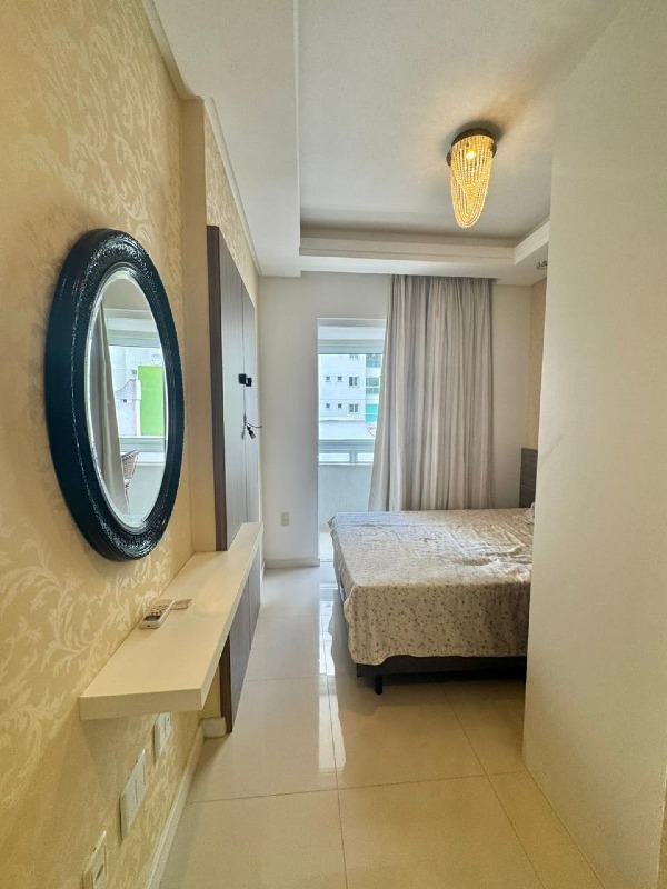 Apartamento à venda no Meia Praia: 