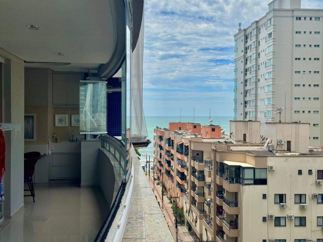 Apartamento à venda no Meia Praia: 