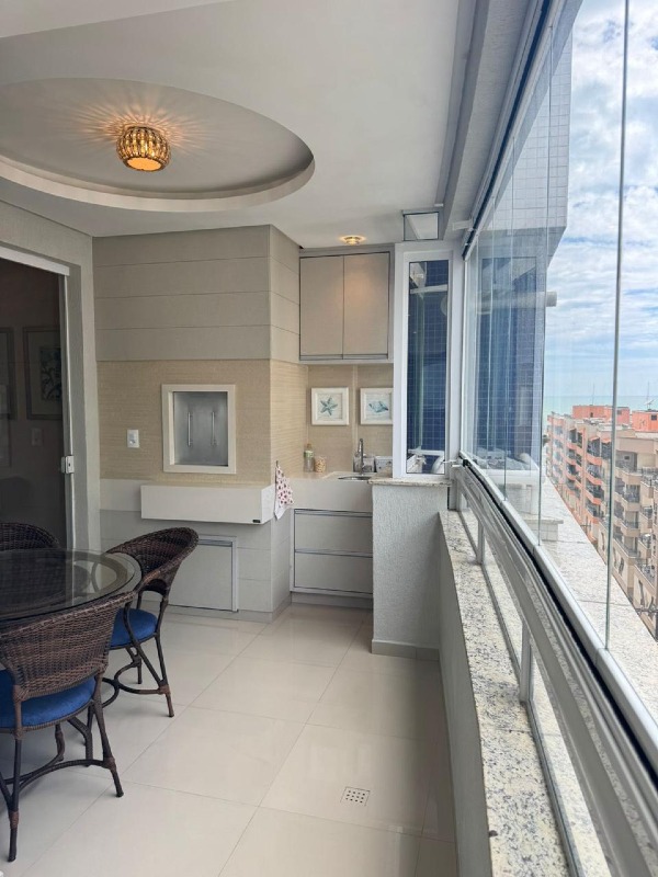 Apartamento à venda no Meia Praia: 