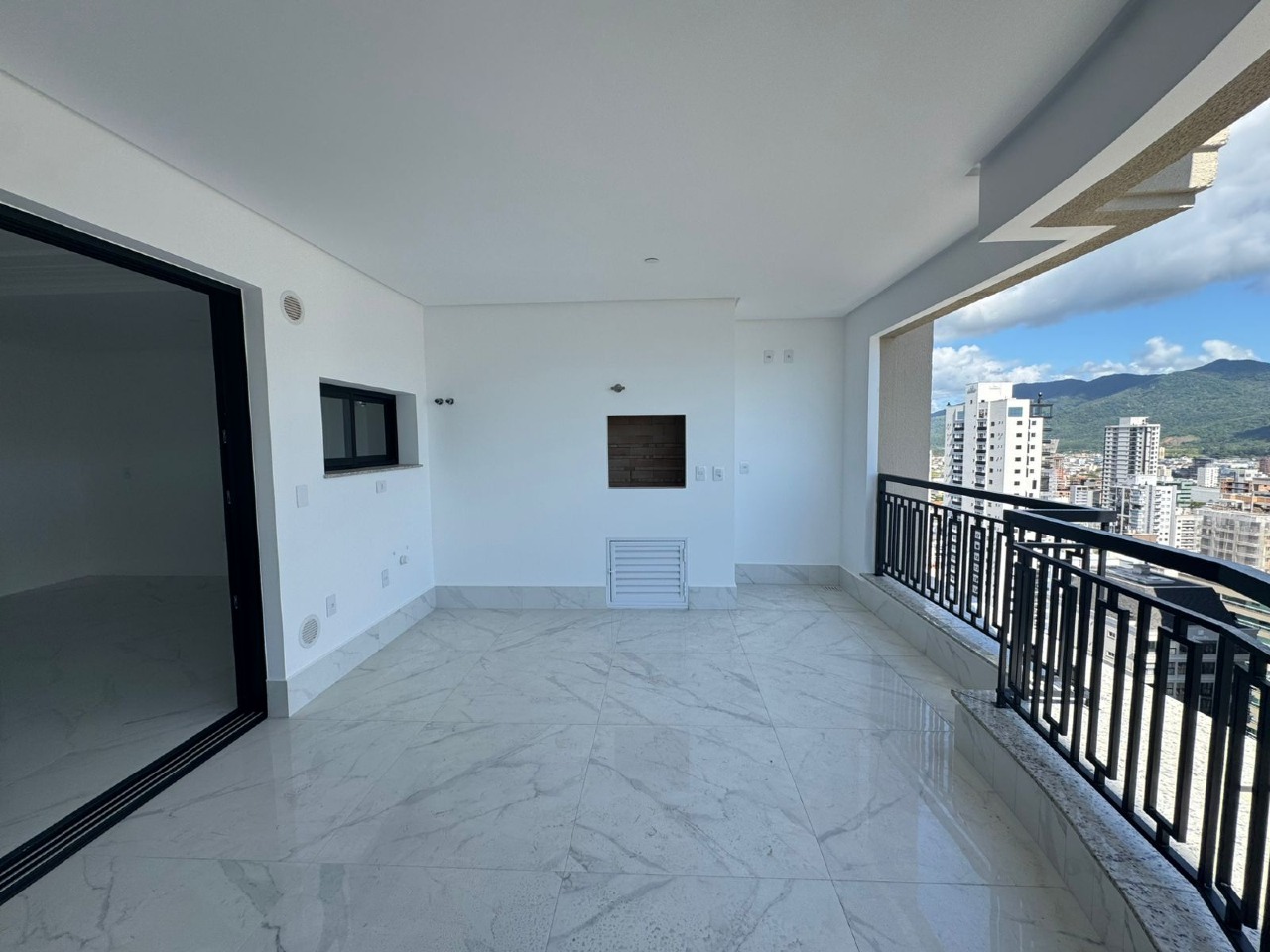 Apartamento à venda no Meia Praia: 