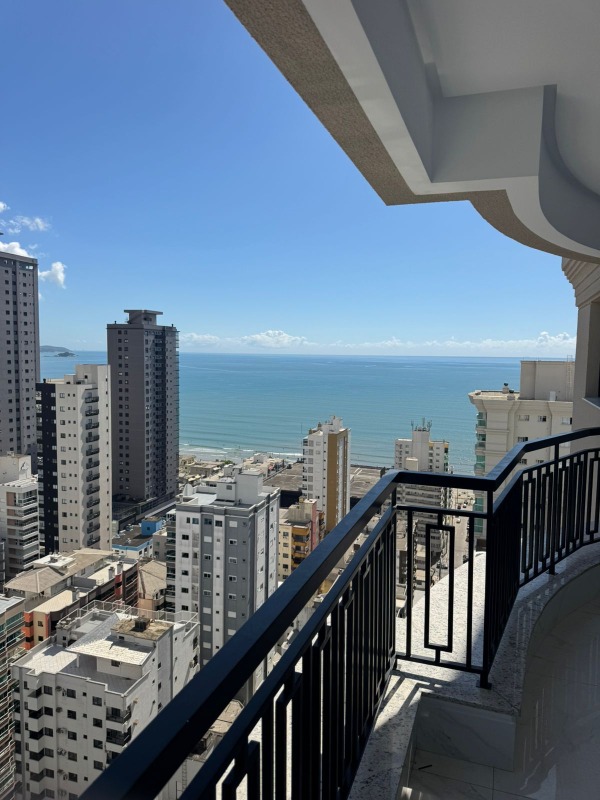 Apartamento à venda no Meia Praia: 