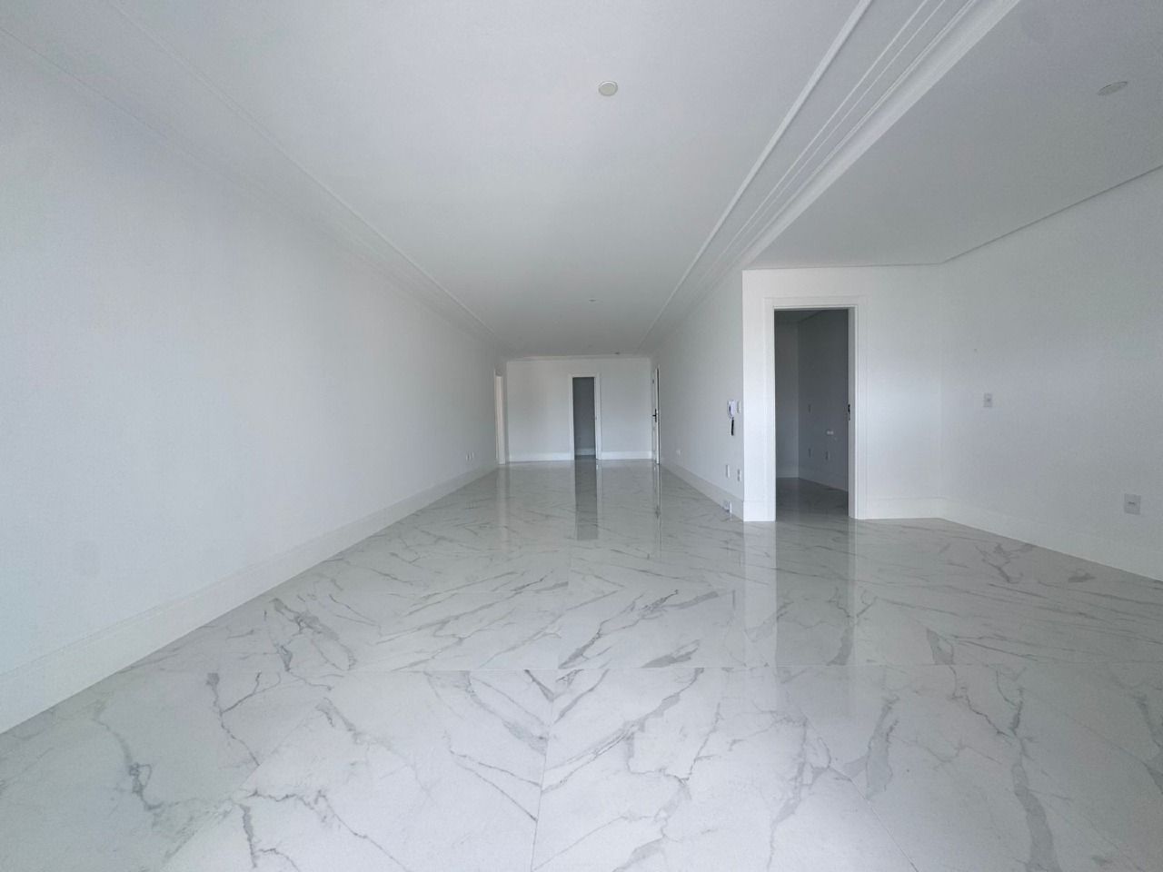 Apartamento à venda no Meia Praia: 