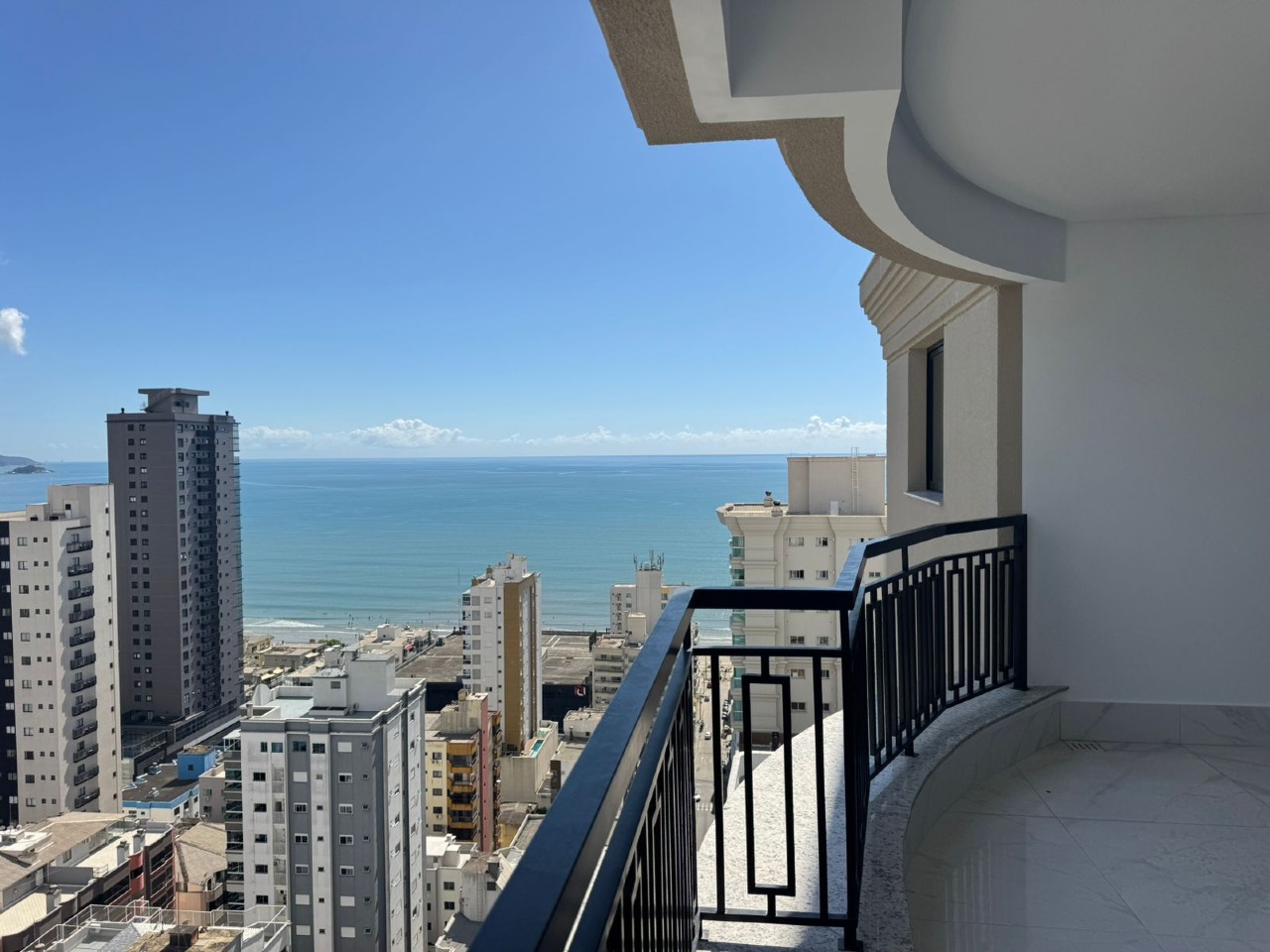 Apartamento à venda no Meia Praia: 