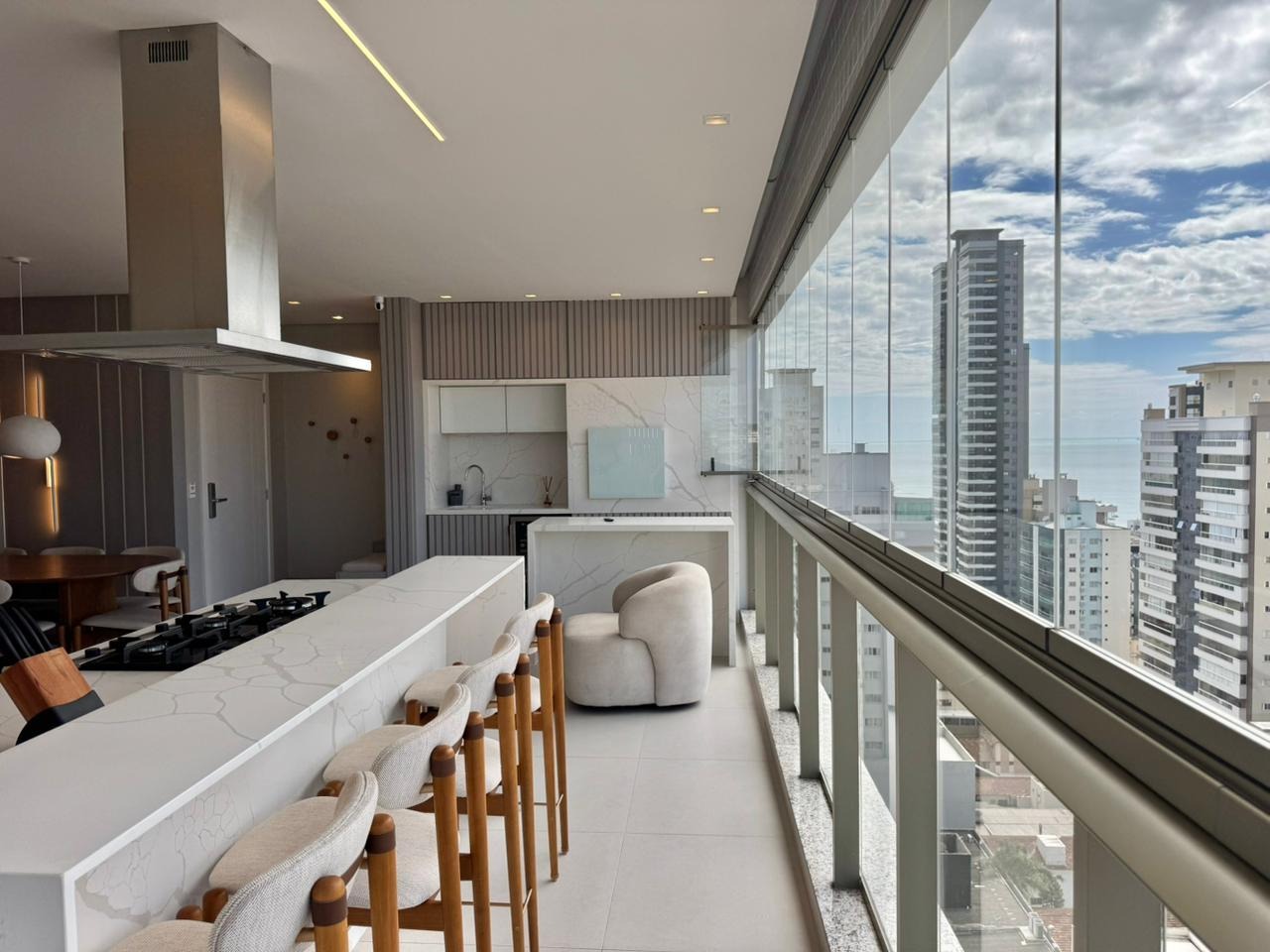 Apartamento à venda no Meia Praia: 