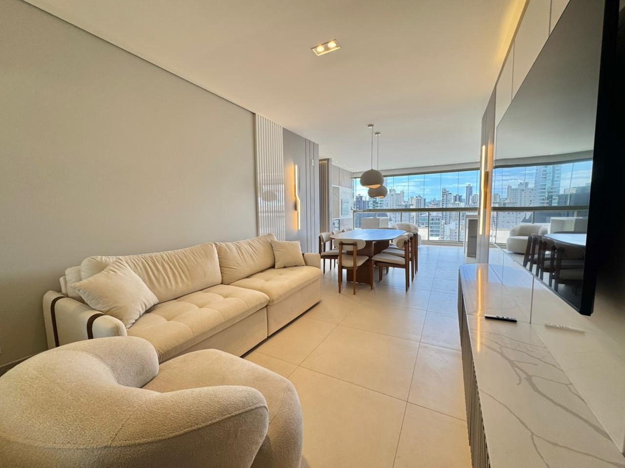 Apartamento à venda no Meia Praia: 