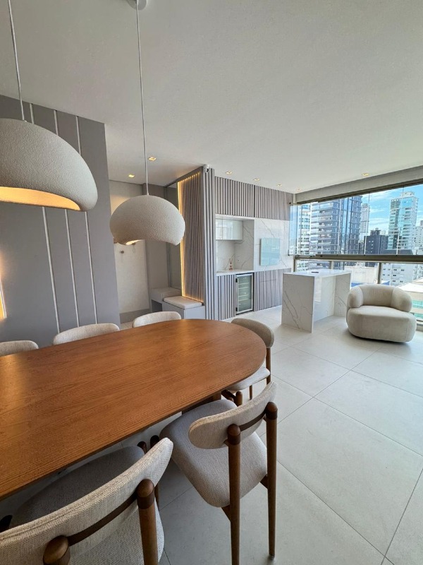 Apartamento à venda no Meia Praia: 