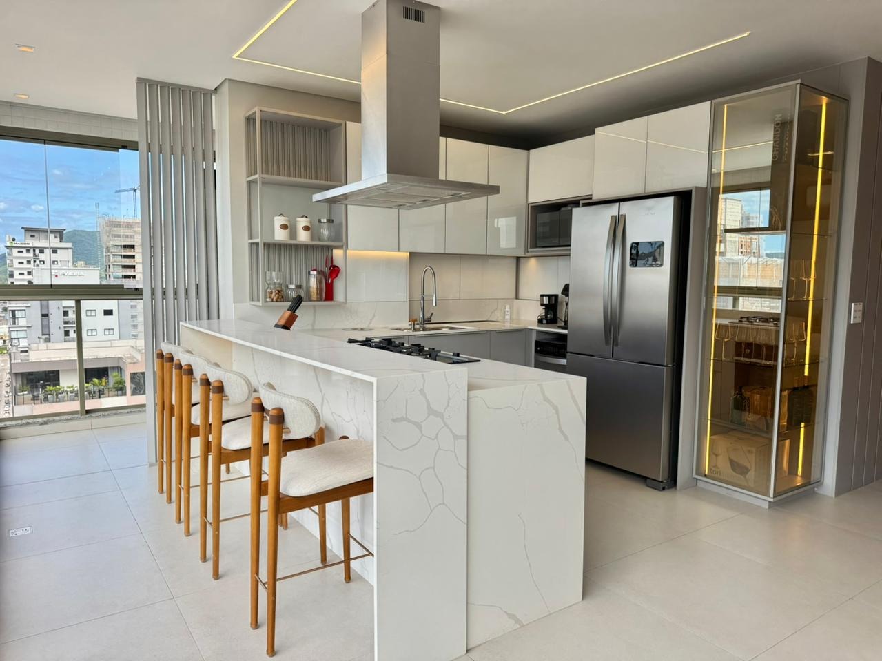 Apartamento à venda no Meia Praia: 