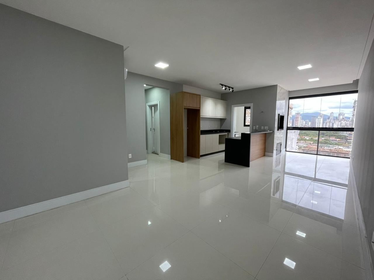 Apartamento à venda no Balneário Perequê: 