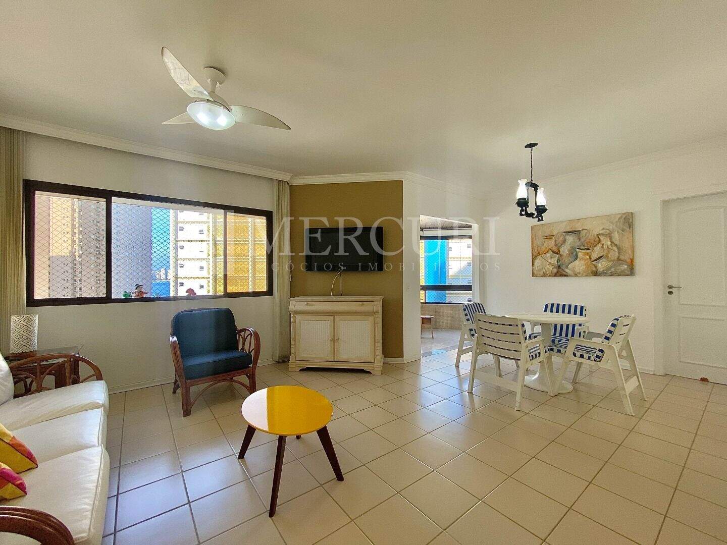 Apartamento à venda no Jardim Astúrias: Desfrute de apartamentos a venda no Guarujá na Praia das Astúrias, ideais para quem busca tranquilidade, com a ajuda de uma imobiliária em Guarujá.