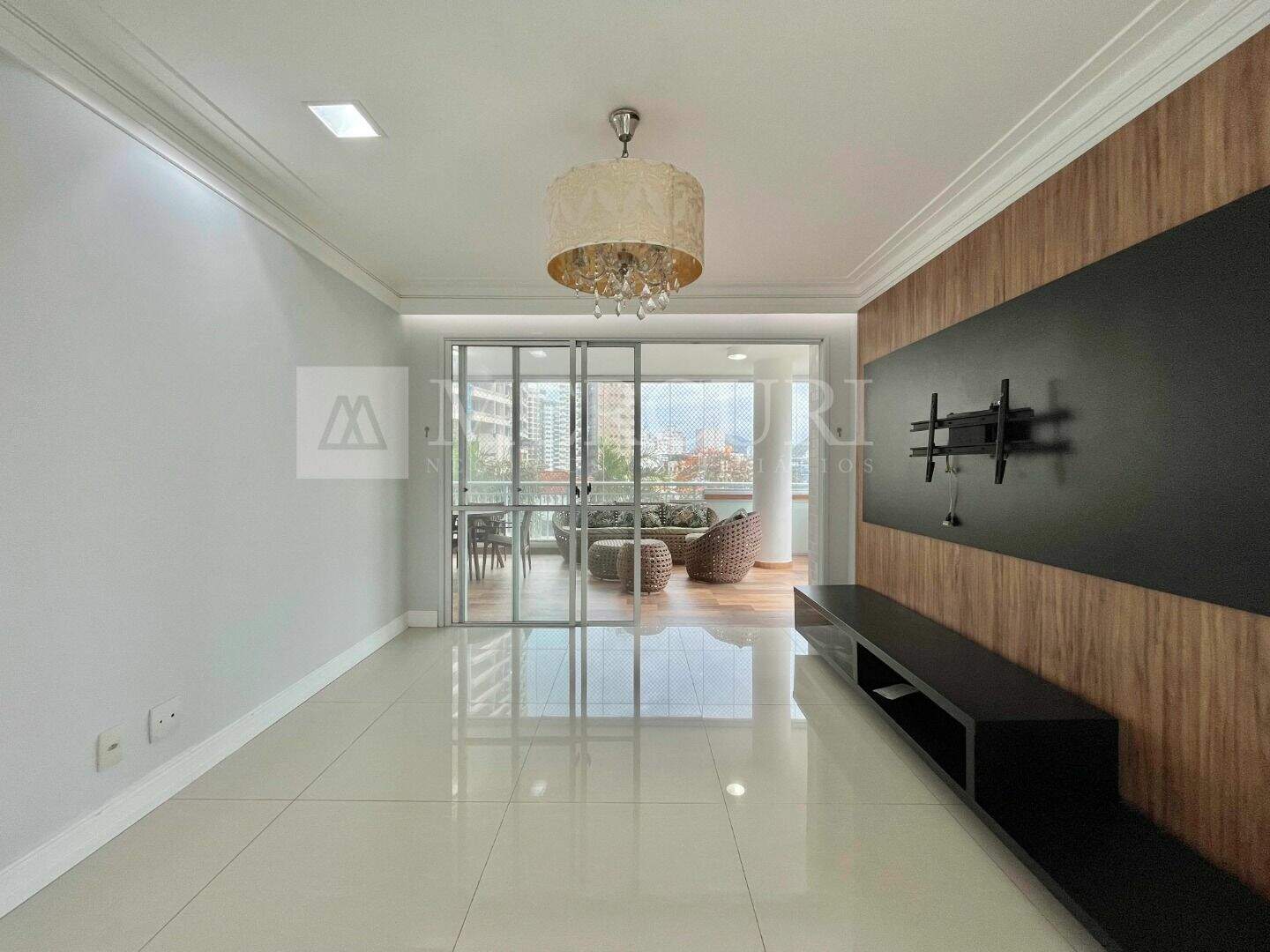 Apartamento à venda no Jardim Astúrias: Conheça os apartamentos a venda no Guarujá na Praia das Astúrias, anunciados por imobiliaria em Guarujá especializadas na região.