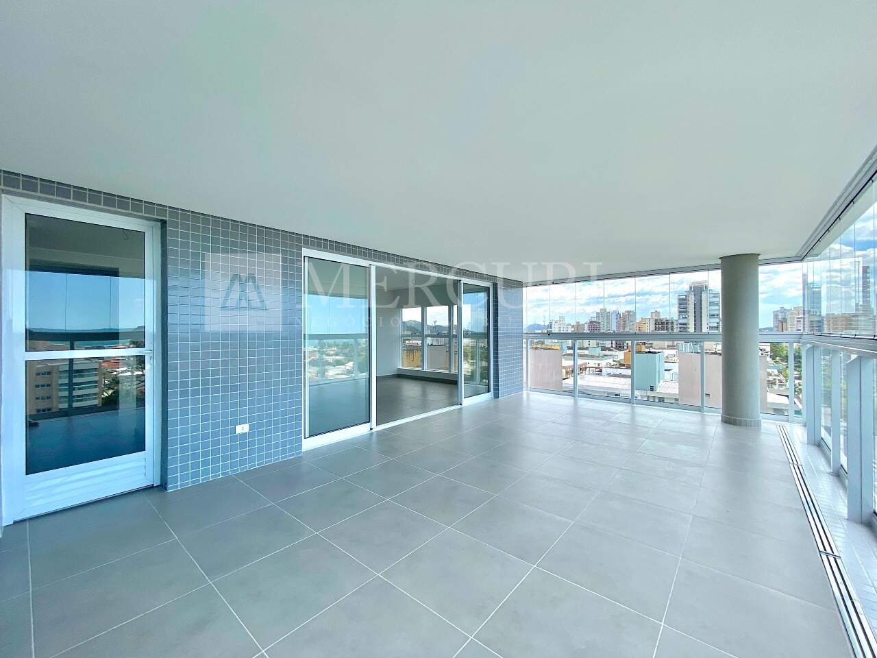 Apartamento à venda no Enseada: 