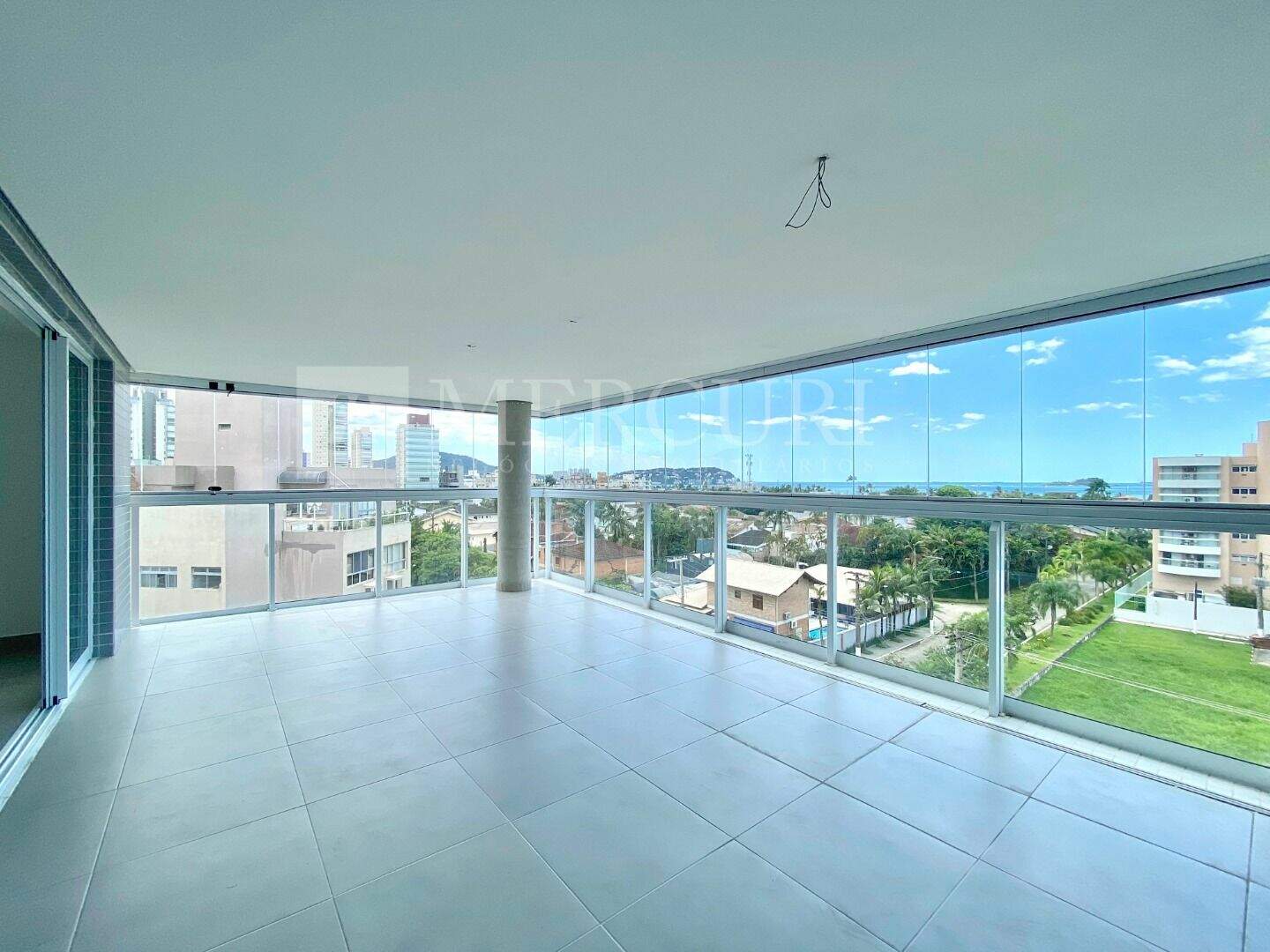 Apartamento à venda no Enseada: Explore seu apartamento a venda no Guarujá na Praia da Enseada, através da imobiliária em Guarujá e imobiliaria em Guarujá especializadas.