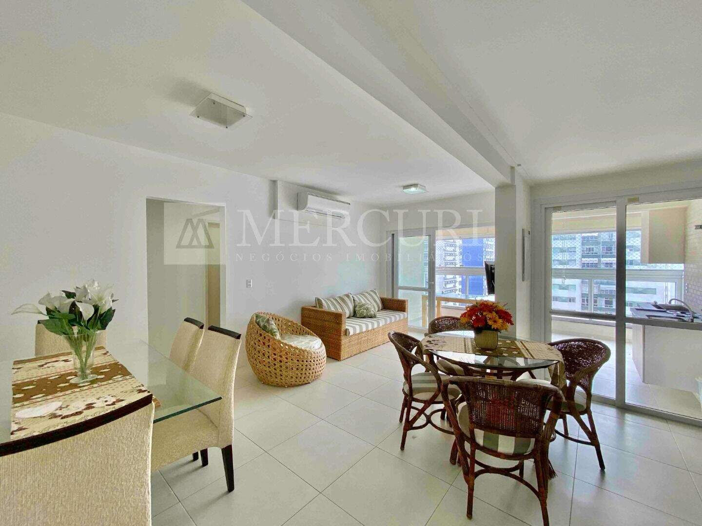Apartamento à venda no Pitangueiras: Variedade de apartamentos a venda no guarujá na Praia das Pitangueiras, ofertados pelas principais imobiliárias em guarujá da região.