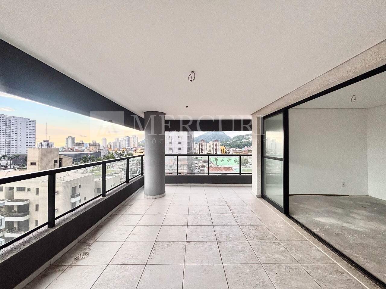 Apartamento à venda no Enseada: 