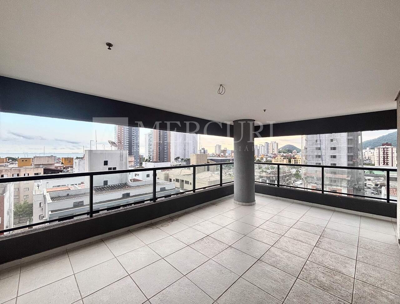 Apartamento à venda no Enseada: 
