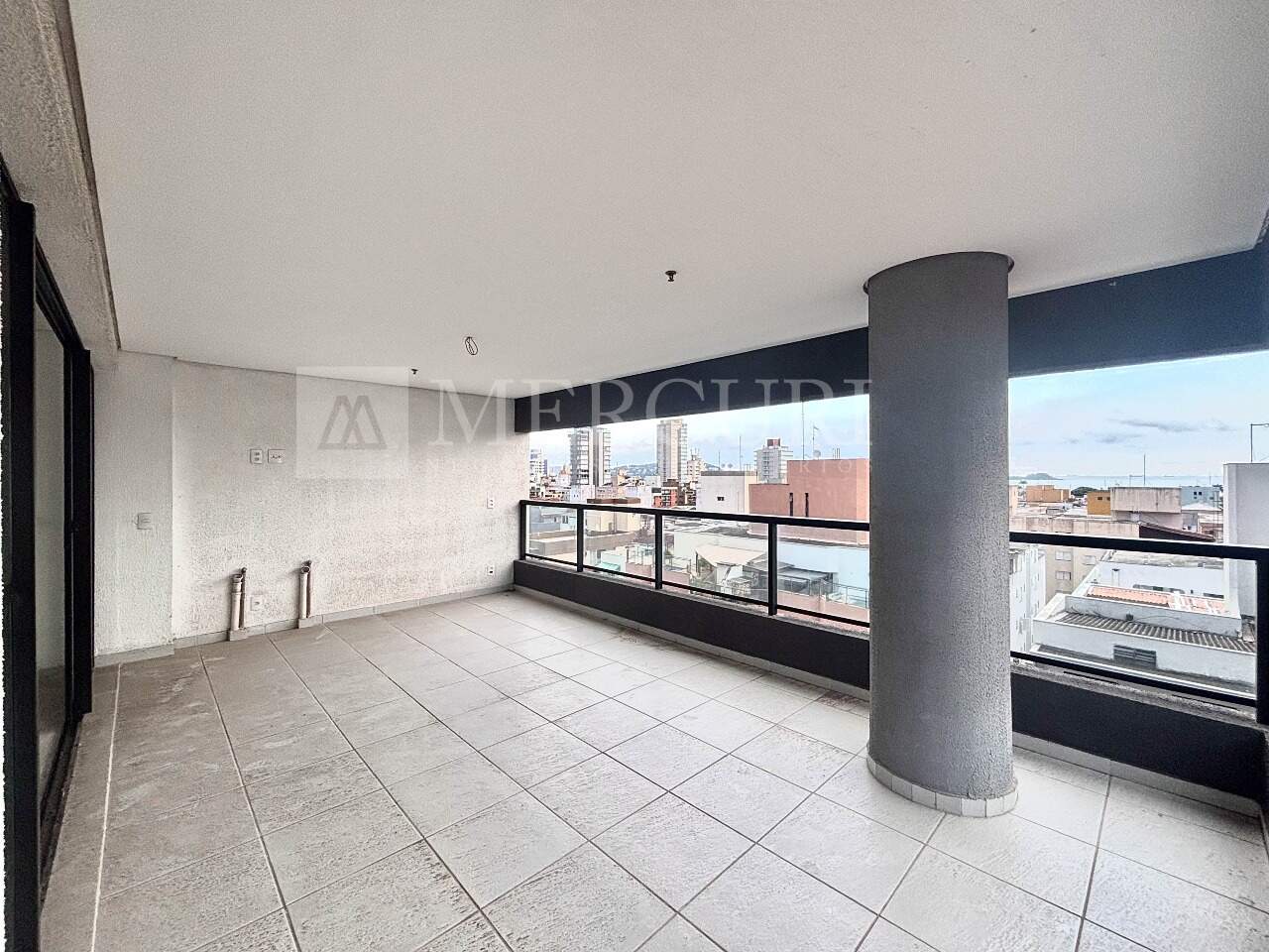 Apartamento à venda no Enseada: 