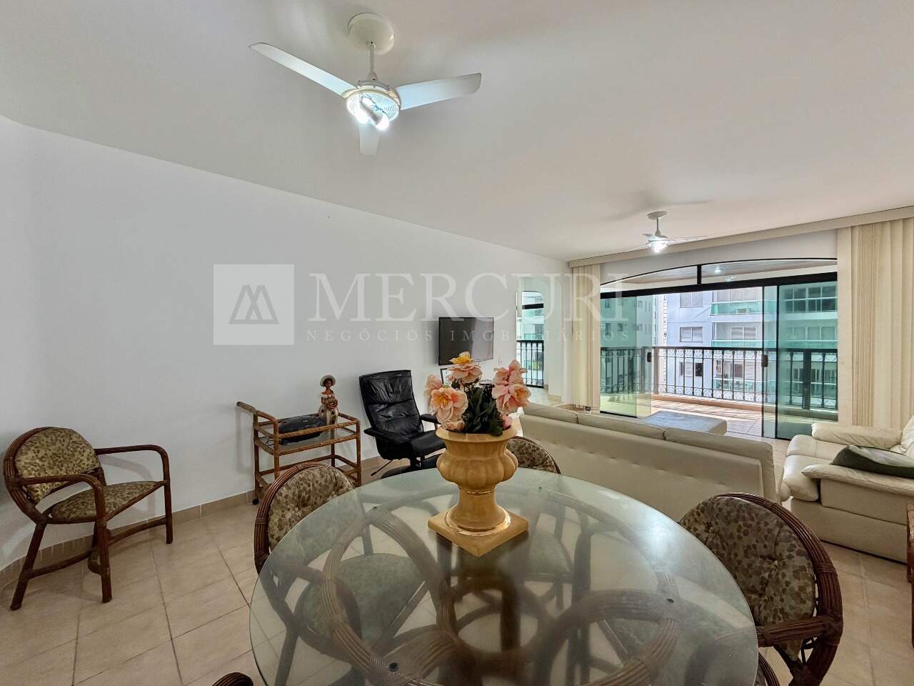 Apartamento à venda no Pitangueiras: 