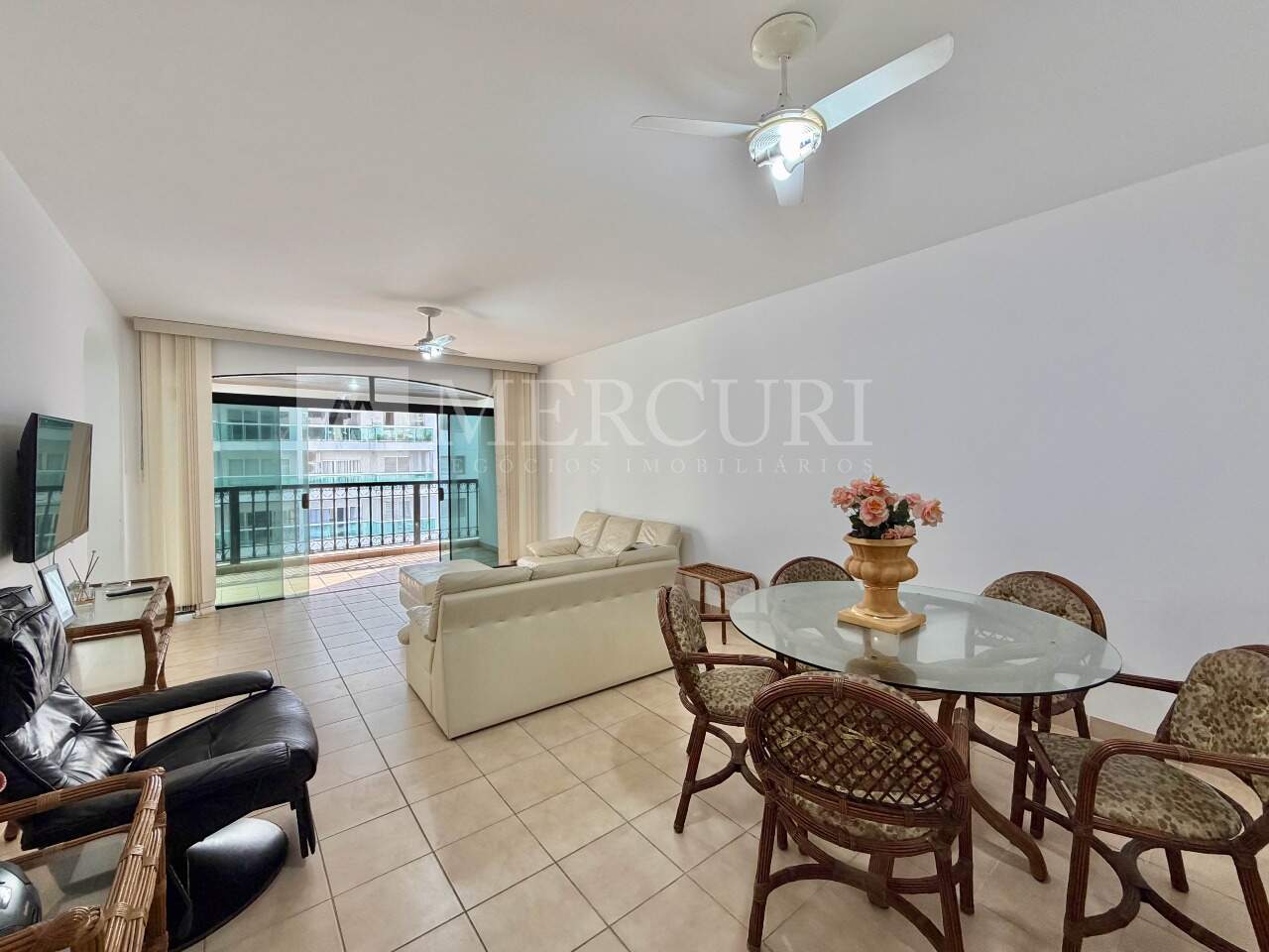 Apartamento à venda no Pitangueiras: 