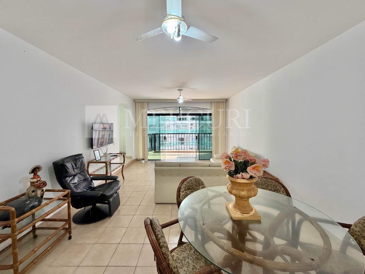 Apartamento à venda no Pitangueiras: 
