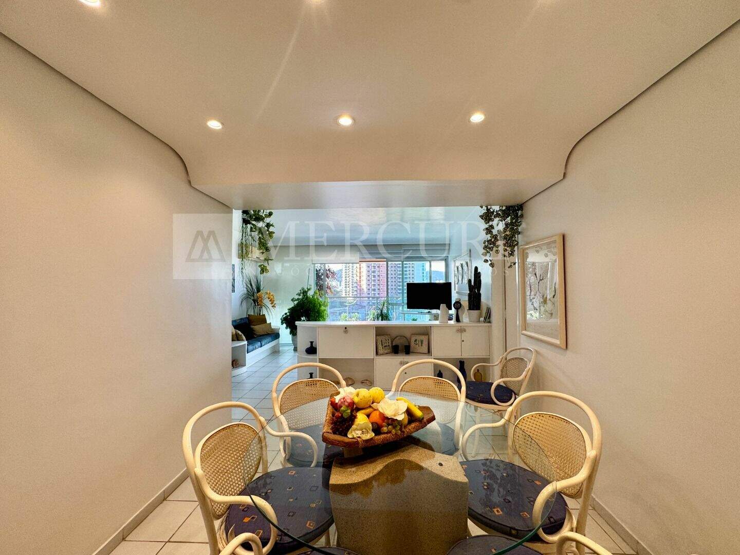 Apartamento à venda no Enseada: Busca por apartamentos a venda no Guarujá na Praia das Pitangueiras? Consulte a imobiliária em Guarujá e imobiliaria em Guarujá para mais detalhes.