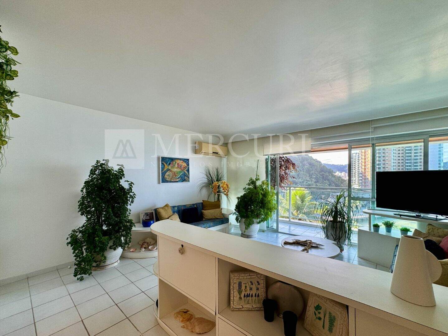 Apartamento à venda no Enseada: Busca por apartamentos a venda no Guarujá na Praia das Pitangueiras? Consulte a imobiliária em Guarujá e imobiliaria em Guarujá para mais detalhes.