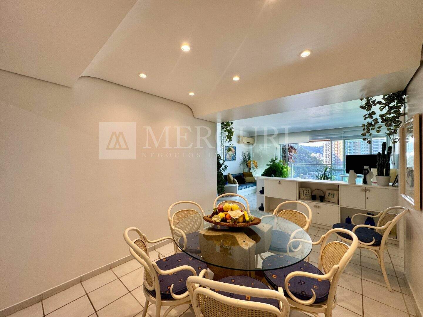 Apartamento à venda no Enseada: Busca por apartamentos a venda no Guarujá na Praia das Pitangueiras? Consulte a imobiliária em Guarujá e imobiliaria em Guarujá para mais detalhes.