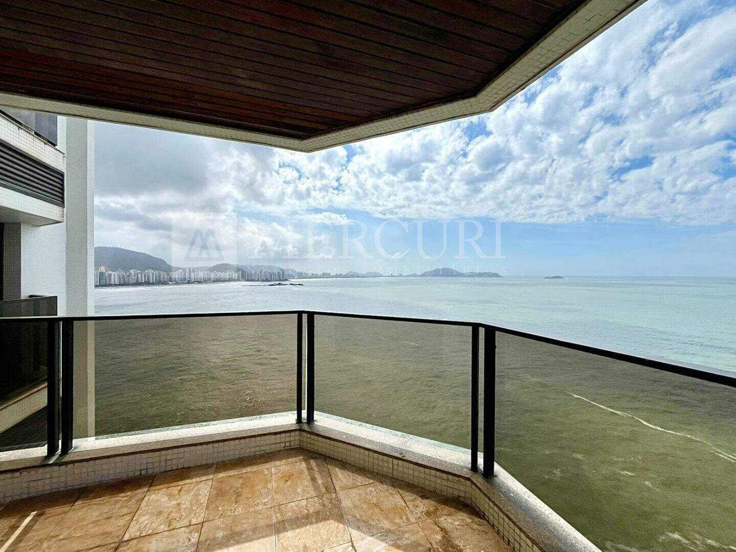 Apartamento à venda no Jardim Astúrias: Desfrute de apartamentos a venda no Guarujá na Praia das Astúrias, ideais para quem busca tranquilidade, com a ajuda de uma imobiliária em Guarujá.