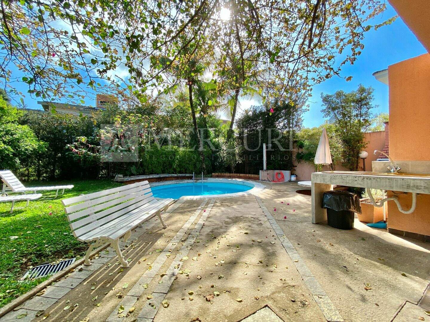 Casa à venda no Enseada: imobiliárias em guarujá apresentam casa a venda no guarujá no granville, condomínio de alto padrão.