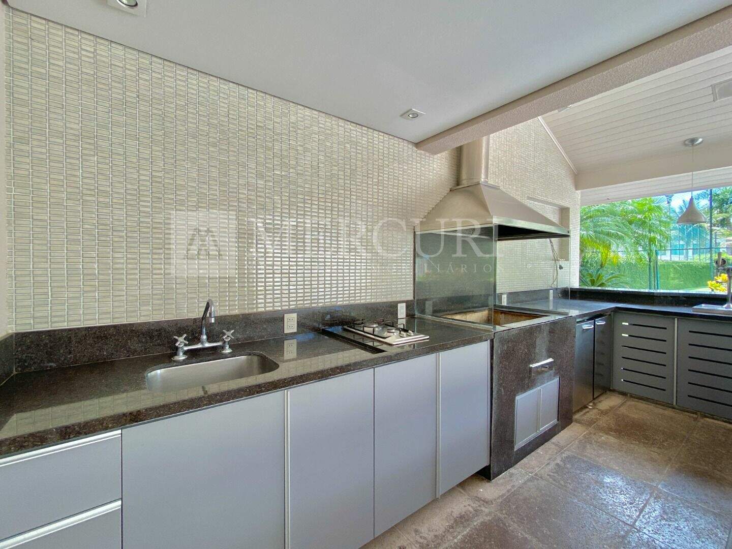 Casa à venda no Balneário Praia do Pernambuco: imobiliárias em guarujá anunciam casa a venda no guarujá no jardim pernambuco, com infraestrutura de luxo.