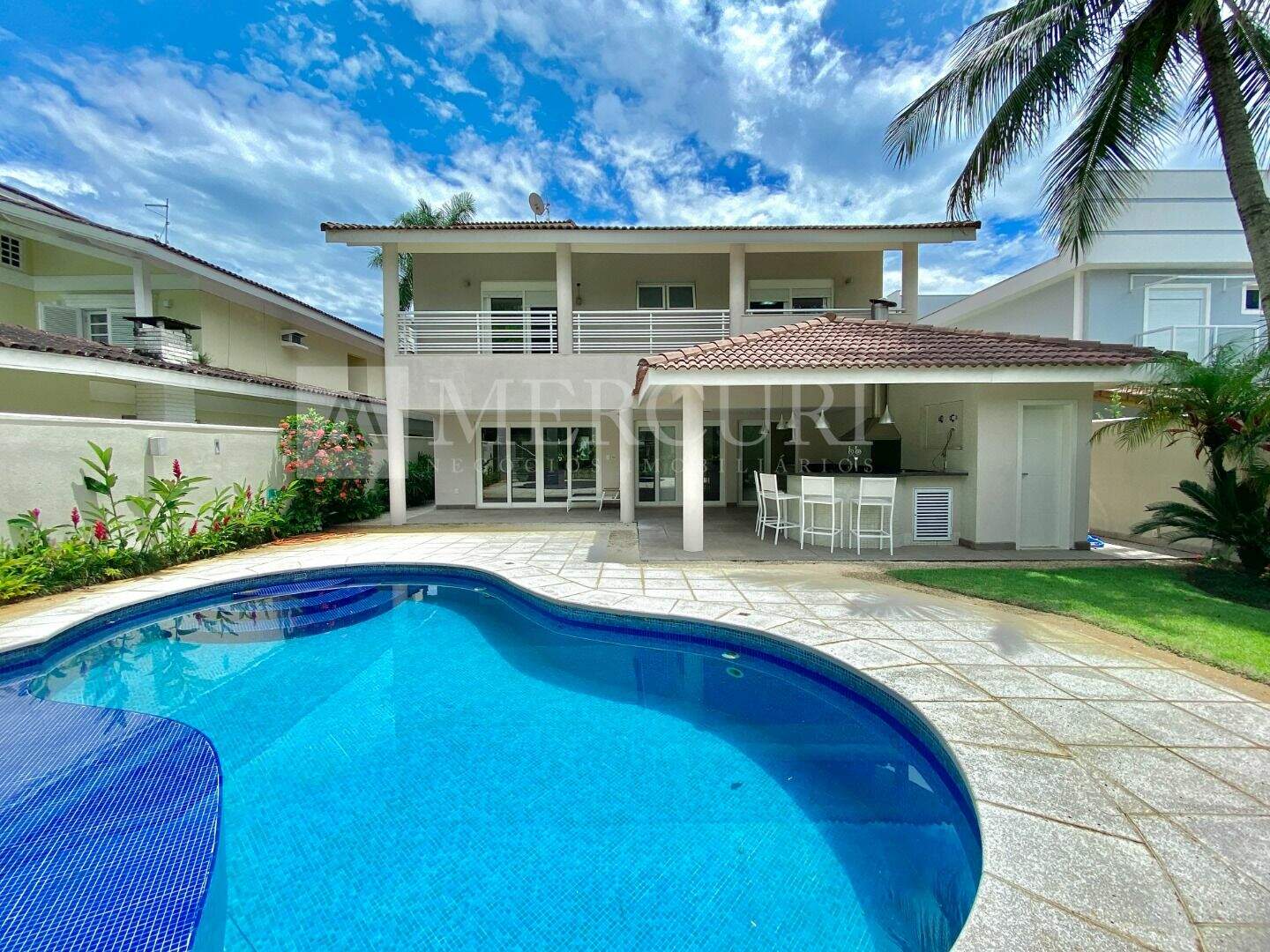 Casa à venda no Balneário Praia do Pernambuco: imobiliárias em guarujá anunciam casa a venda no guarujá no jardim pernambuco, com infraestrutura de luxo.