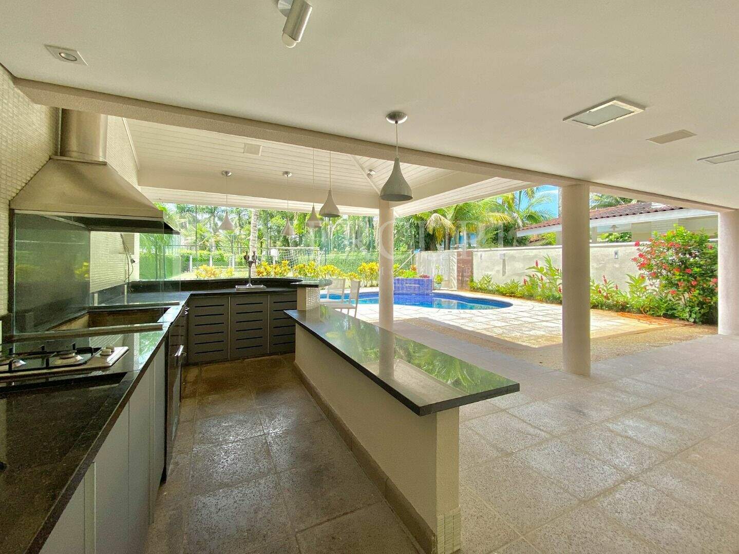 Casa à venda no Balneário Praia do Pernambuco: imobiliárias em guarujá anunciam casa a venda no guarujá no jardim pernambuco, com infraestrutura de luxo.