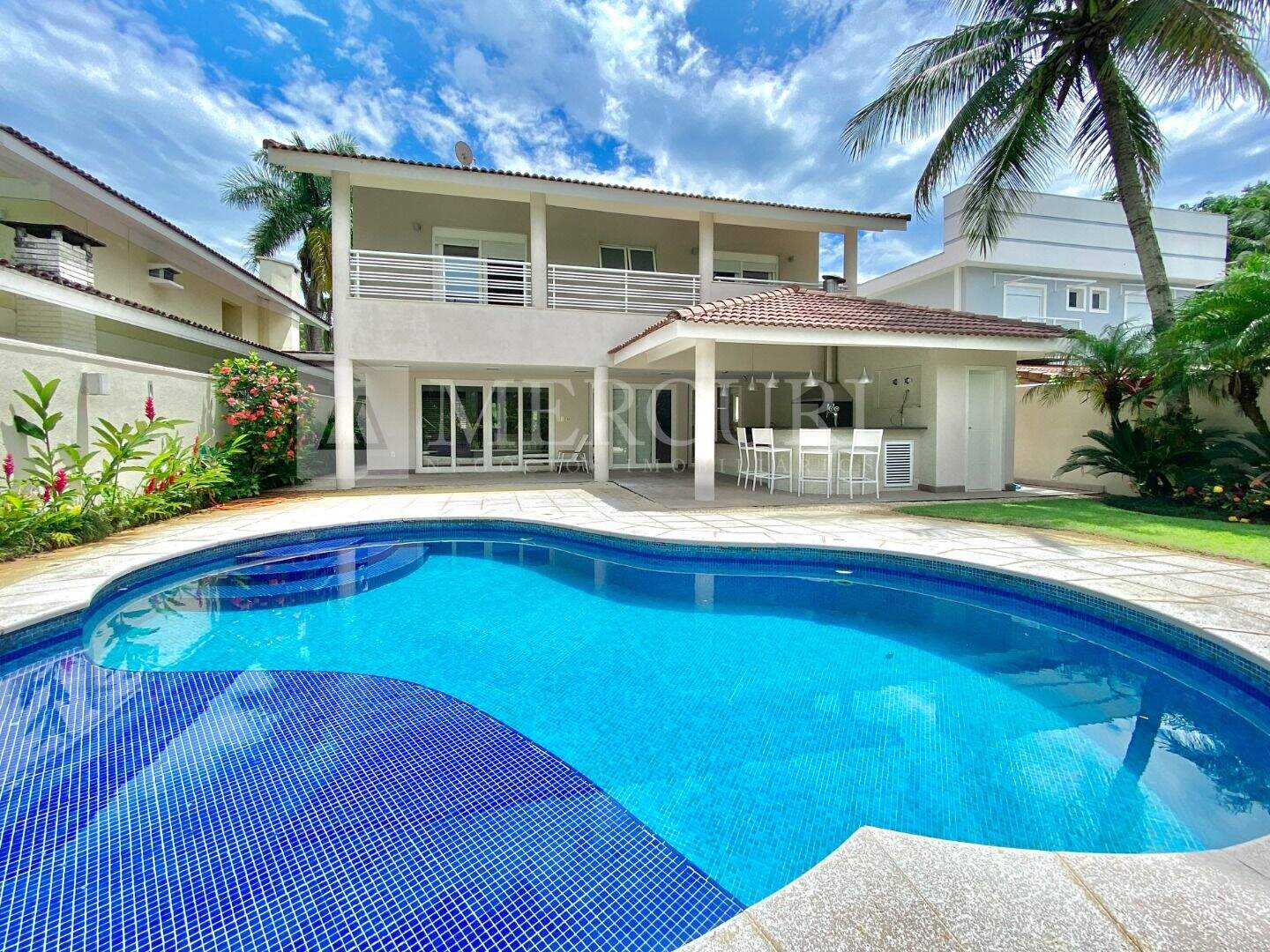 Casa à venda no Balneário Praia do Pernambuco: imobiliárias em guarujá anunciam casa a venda no guarujá no jardim pernambuco, com infraestrutura de luxo.
