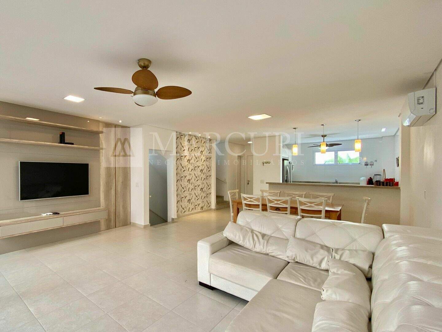Casa à venda no Enseada: Explore seu apartamento a venda no Guarujá na Praia da Enseada, através da imobiliária em Guarujá e imobiliaria em Guarujá especializadas.