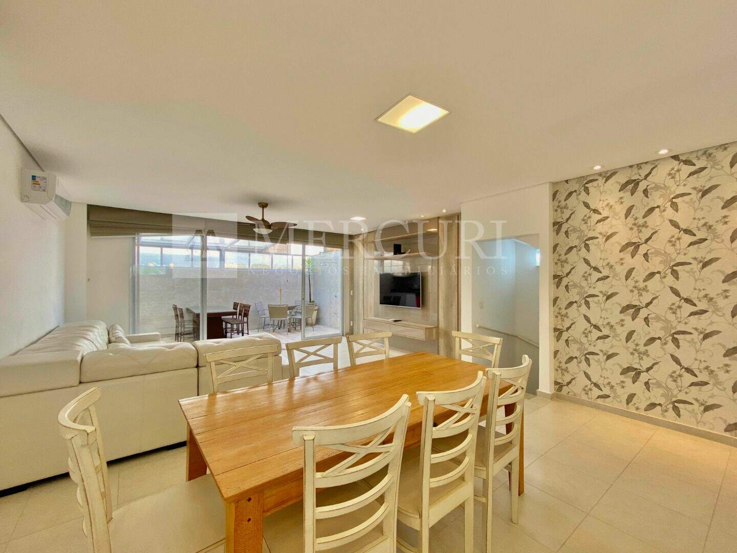 Casa à venda no Enseada: Explore seu apartamento a venda no Guarujá na Praia da Enseada, através da imobiliária em Guarujá e imobiliaria em Guarujá especializadas.