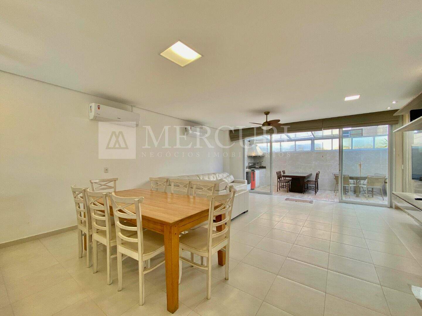 Casa à venda no Enseada: Explore seu apartamento a venda no Guarujá na Praia da Enseada, através da imobiliária em Guarujá e imobiliaria em Guarujá especializadas.
