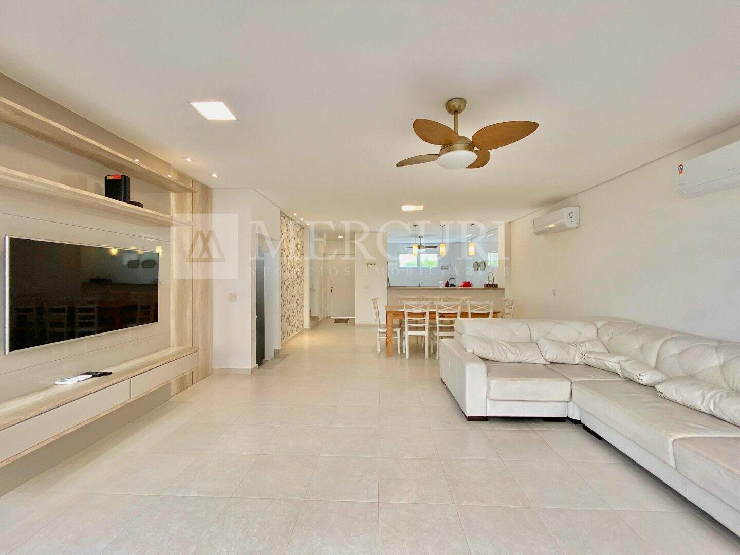 Casa à venda no Enseada: Explore seu apartamento a venda no Guarujá na Praia da Enseada, através da imobiliária em Guarujá e imobiliaria em Guarujá especializadas.